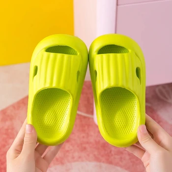 Детски чехли, домашни пантофи за момчета и момичета, летни детски обикновена сандали с мека, противоплъзгаща подметка Изображение