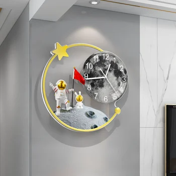 Стенен часовник с космонавт, мультяшные модерни минималистичные творчески часовници, Безшумен показалеца, акрилни, Метални часовници, интериор за дневната, ресторант Изображение